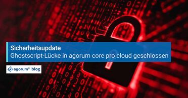Ein digitales Schloss auf einem Hintergrund aus roten Binärcode-Ziffern symbolisiert das Schließen der Ghostscript-Sicherheitslücke im Dokumentenmanagement-System agorum core pro cloud.